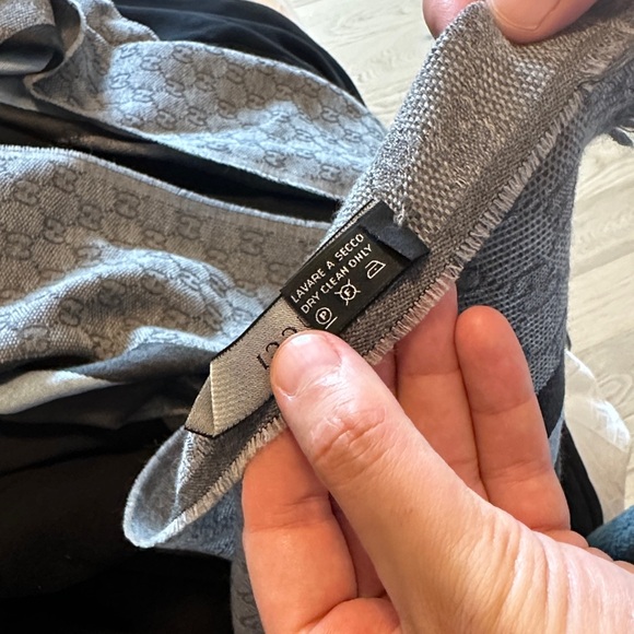 Gucci logo Scarf - Picture 3 of 5
